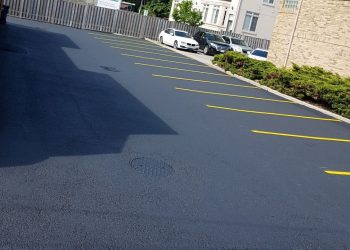 Sealed parking lot with yellow lines2